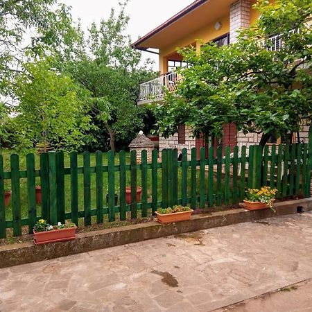 Apartment Sanja Near The Sea, Spacious And Green :) พูลา ภายนอก รูปภาพ