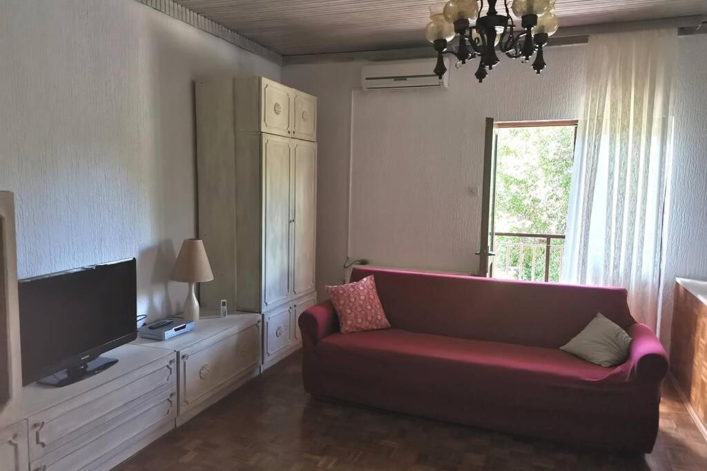 Apartment Sanja Near The Sea, Spacious And Green :) พูลา ภายนอก รูปภาพ