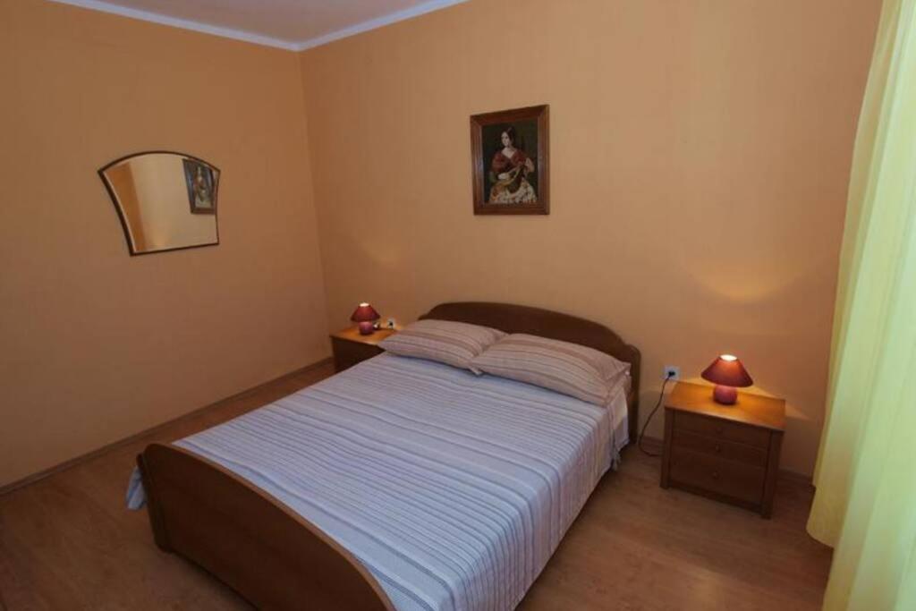 Apartment Sanja Near The Sea, Spacious And Green :) พูลา ภายนอก รูปภาพ