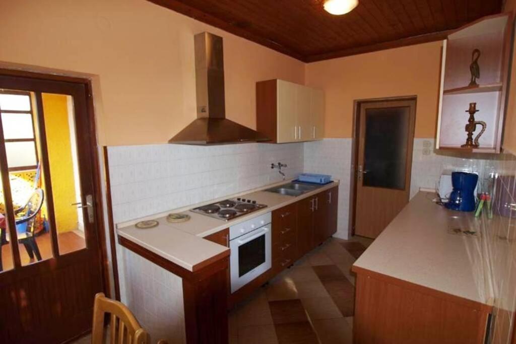 Apartment Sanja Near The Sea, Spacious And Green :) พูลา ภายนอก รูปภาพ