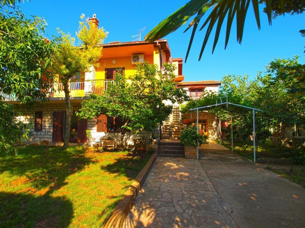 Apartment Sanja Near The Sea, Spacious And Green :) พูลา ภายนอก รูปภาพ